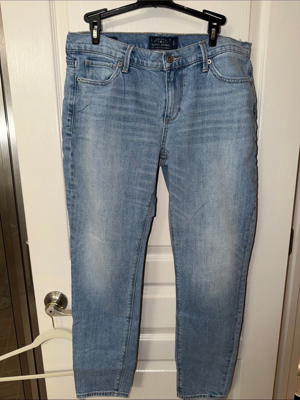 Lucky Brand Women’s Light Wash Slim Straight Jeans